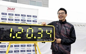 VĐV Nhật Bản lập kỷ lục thế giới về đi bộ, tốc độ nhanh như... chạy