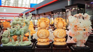 Sôi động không gian đá quý tại Hội chợ Mùa Xuân 2026