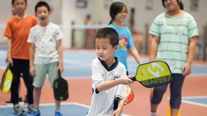 Chạy theo trào lưu, nhiều phụ huynh cho con học pickleball quá sớm