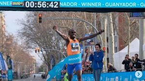 Kỷ lục thế giới bán marathon của Jacob Kiplimo bất ngờ không được World Athletics công nhận