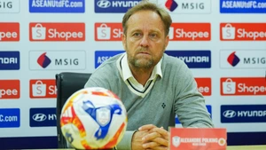 Đình Bắc vắng mặt ở trận CAHN thắng Tampines Rovers, HLV Polking nêu lý do