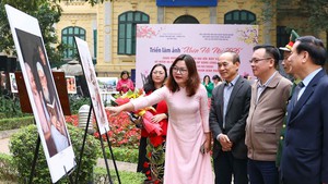 Khai mạc triển lãm ảnh "Xuân Hà Nội 2026"