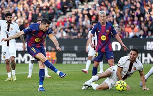 Lewandowski sánh ngang Messi và Ronaldo, Yamal lập cột mốc đáng nhớ trong ngày Barca chiến thắng