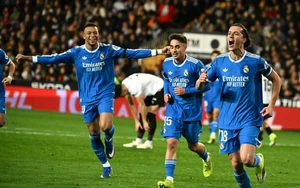 Hậu vệ 22 tuổi ghi bàn với pha solo ấn tượng, Real Madrid phả hơi nóng vào Barcelona