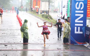 Hoàng Nguyên Thanh giành 100 triệu, Hồng Lệ phá sâu kỷ lục marathon cá nhân