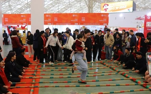 "Tết đến sớm" trong ngày cuối tuần tại Hội chợ Mùa Xuân