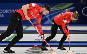 Môn thể thao độc lạ ở Olympic mùa Đông: VĐV phải dùng chổi lau sàn khi thi đấu