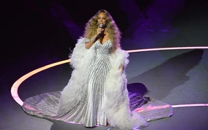 Trình diễn xuất sắc ở lễ khai mạc Olympic mùa Đông 2026, Mariah Carey bị nghi... hát nhép