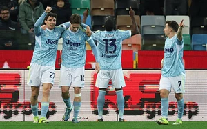 Napoli và Juventus cùng giành chiến thắng sít sao, cuộc đua top 4 Serie A cực kỳ khốc liệt