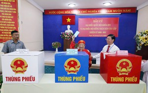 CẬP NHẬT: Cử tri 106 tuổi tại TP. Hồ Chí Minh đi bầu cử