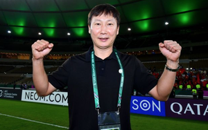 HLV Kim Sang Sik sẵn sàng vượt 'cái bóng' đồng nghiệp Park Hang Seo 