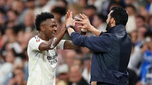 Ở Real Madrid, Arbeloa sẽ giống Zidane hay Solskjaer?