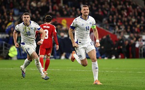 Dzeko tiến gần kỳ tích World Cup ở tuổi 40