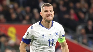 Người Italy đang rất sợ Dzeko