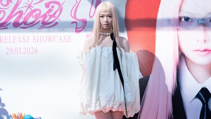 Dàn sao đến chúc mừng llbum đầu tay của Ánh Sáng Aza