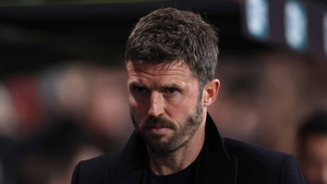 Đã đến lúc MU phải quyết định: Giữ chân Carrick hay tìm người khác?