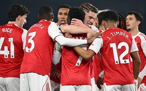 Cuộc đua vô địch Ngoại hạng Anh: Arsenal thắng tối thiểu, Man City mất điểm đáng tiếc