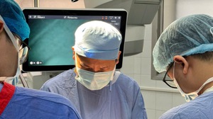 Cấp cứu trong “giờ vàng” cứu người đàn ông tự cắt bộ phận sinh dục