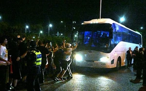 Tuyển nữ Iran cầu cứu giữa vòng vây người biểu tình tại Australia