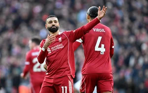 Salah và tài năng 17 tuổi cùng lên tiếng, Liverpool tìm lại niềm vui chiến thắng