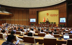 Bên lề Kỳ họp thứ Nhất, Quốc hội khóa XVI: Giảm bớt thủ tục hành chính, tạo thuận lợi cho người dân