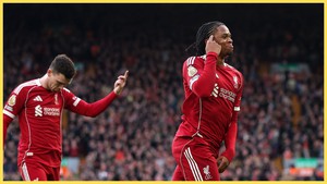 Rio Ngumoha: Thần đồng 17 tuổi hồi sinh hy vọng của Liverpool