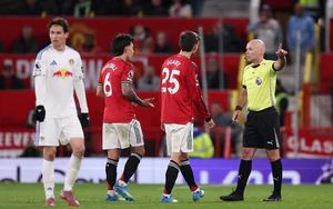 Lisandro Martinez bị đuổi, MU lần đầu thua Leeds ở Old Trafford sau 45 năm