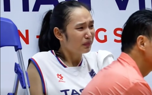 Phụ công bóng chuyền 17 tuổi gặp sự cố trong ngày đội nhà đoạt vé dự Cúp Hùng Vương