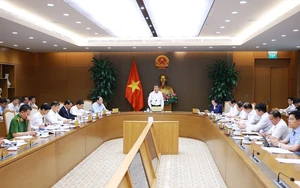 Thủ tướng chủ trì cuộc họp về cắt giảm thủ tục hành chính