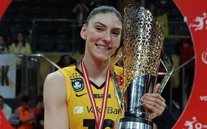 Siêu sao bóng chuyền Serbia lần đầu đăng quang ở giải VĐQG Thổ Nhĩ Kỳ sau 11 năm thi đấu