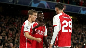 Vấn đề: Arsenal và bài học từ… Man City