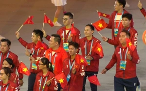 Chùm ảnh: Đoàn Thể thao Việt Nam rạng rỡ tại lễ khai mạc Đại hội Thể thao Bãi biển châu Á 2026