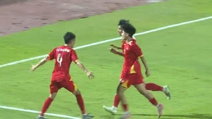 VIDEO Quý Vương dứt điểm cực khó, mở tỷ số cho U17 Việt Nam