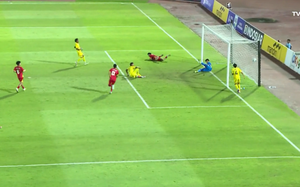 VIDEO VAR công nhận bàn thắng của Văn Dương