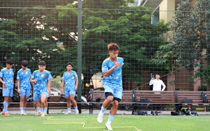 Tin nóng bóng đá Việt hôm nay 28/4: U17 Việt Nam tập sớm trước VCK U17 châu Á; SLNA thiếu kinh phí