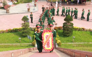 Hàng ngàn du khách đến Thành cổ Quảng Trị dịp Giỗ Tổ Hùng Vương