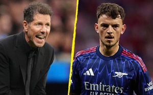 HLV Diego Simeone va chạm căng thẳng với cầu thủ Arsenal vì giẫm lên logo của Atletico