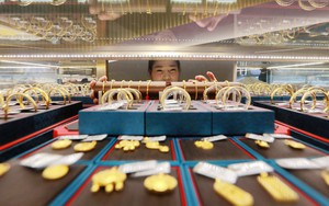 Giá vàng và bạc giảm mạnh trong bối cảnh xung đột tại Trung Đông kéo dài