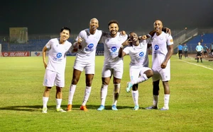 Vòng 17 V-League: Xuân Son rực sáng giúp Nam Định giành 3 điểm, Thể Công - Viettel thoát thua phút chót