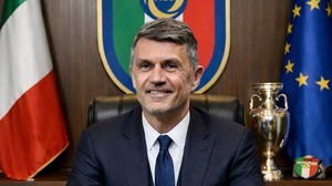 Bóng đá Italy: Đặt tương lai vào tay các huyền thoại?