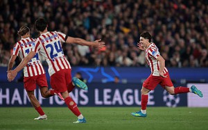 Barca thua sốc trên sân nhà, đối mặt nguy cơ bị loại sớm ở Champions League