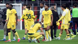 Milan này “hết cứu”!