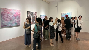 "Khởi nguyên của Ngũ thể": Hành trình đi tìm tiếng nói riêng của những họa sĩ trẻ 