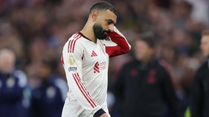 Liverpool chia tay Salah bằng cách cho ngồi dự bị?