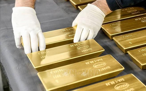 Giá vàng thế giới nhích tăng khi đồng USD yếu đi