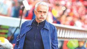 Real Madrid: Mourinho chẳng ngại trị Vinicius, Mbappe thẳng tay