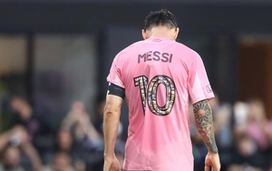CĐV Argentina lo sốt vó khi Messi chấn thương phải rời sân