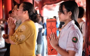 Văn Miếu - Quốc Tử Giám - "địa chỉ đỏ" tiếp sức tinh thần cho thí sinh "vượt vũ môn"