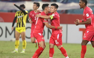 Quang Hải thăng hoa, HLV Kim Sang Sik mừng