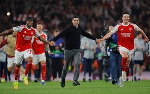 Arsenal sống lại hy vọng giành cúp nhờ 'cú đảo trục' ngoạn mục